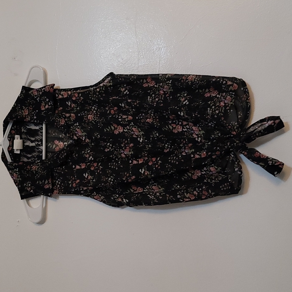 Women's Monroe and Main Small Sheer and Lace Floral Print Button Up Top
